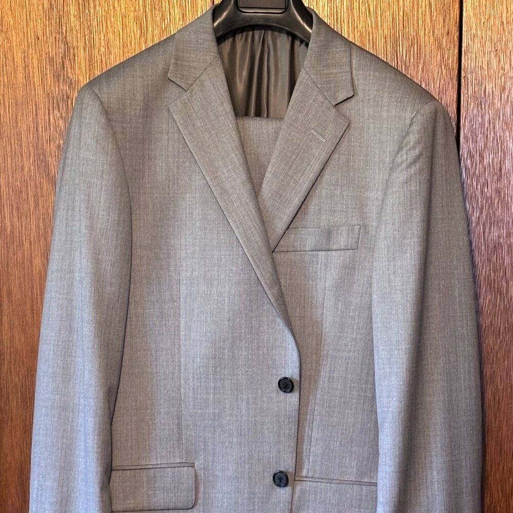 Hickey Freeman suit, 40R, 100% wool, two-button, Milburn II